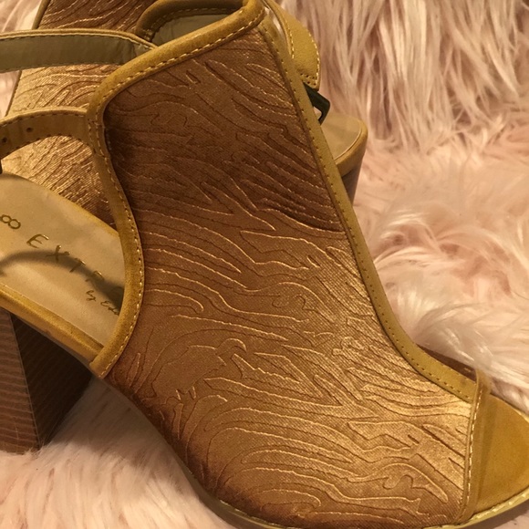 Camel Open toe textured bootie - Picture 5 of 6